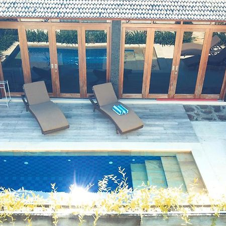 Gili Palms Villas กีลีตราวางัน ภายนอก รูปภาพ