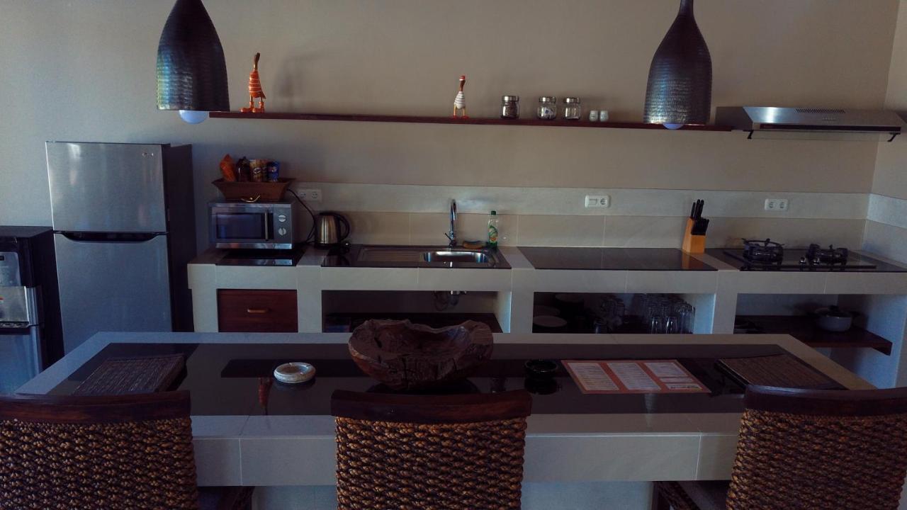 Gili Palms Villas กีลีตราวางัน ภายนอก รูปภาพ