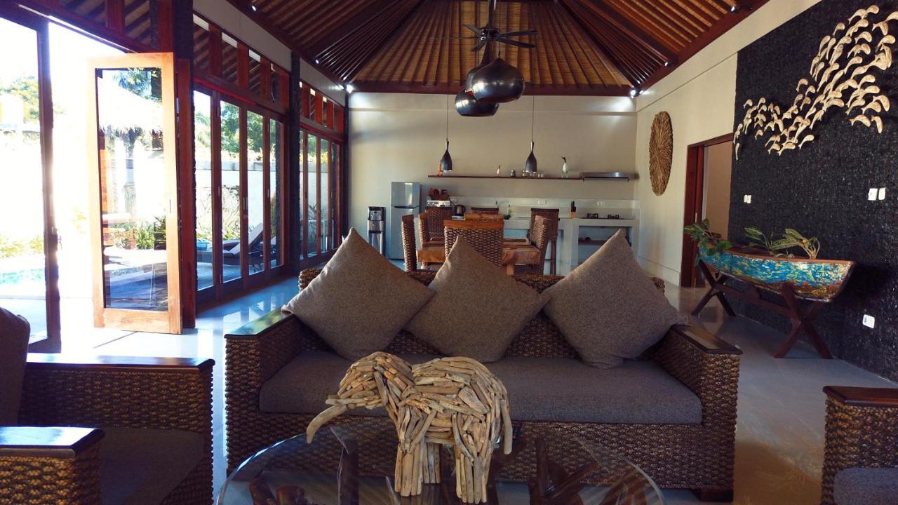Gili Palms Villas กีลีตราวางัน ภายนอก รูปภาพ