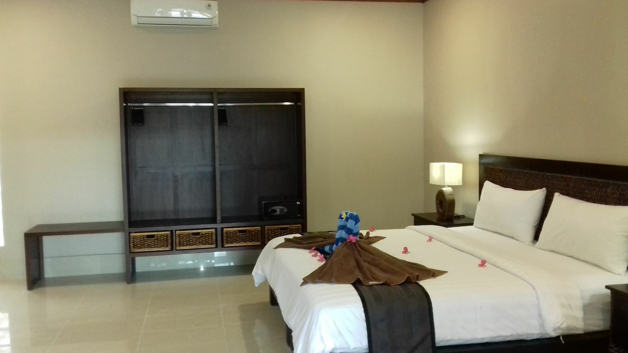 Gili Palms Villas กีลีตราวางัน ภายนอก รูปภาพ