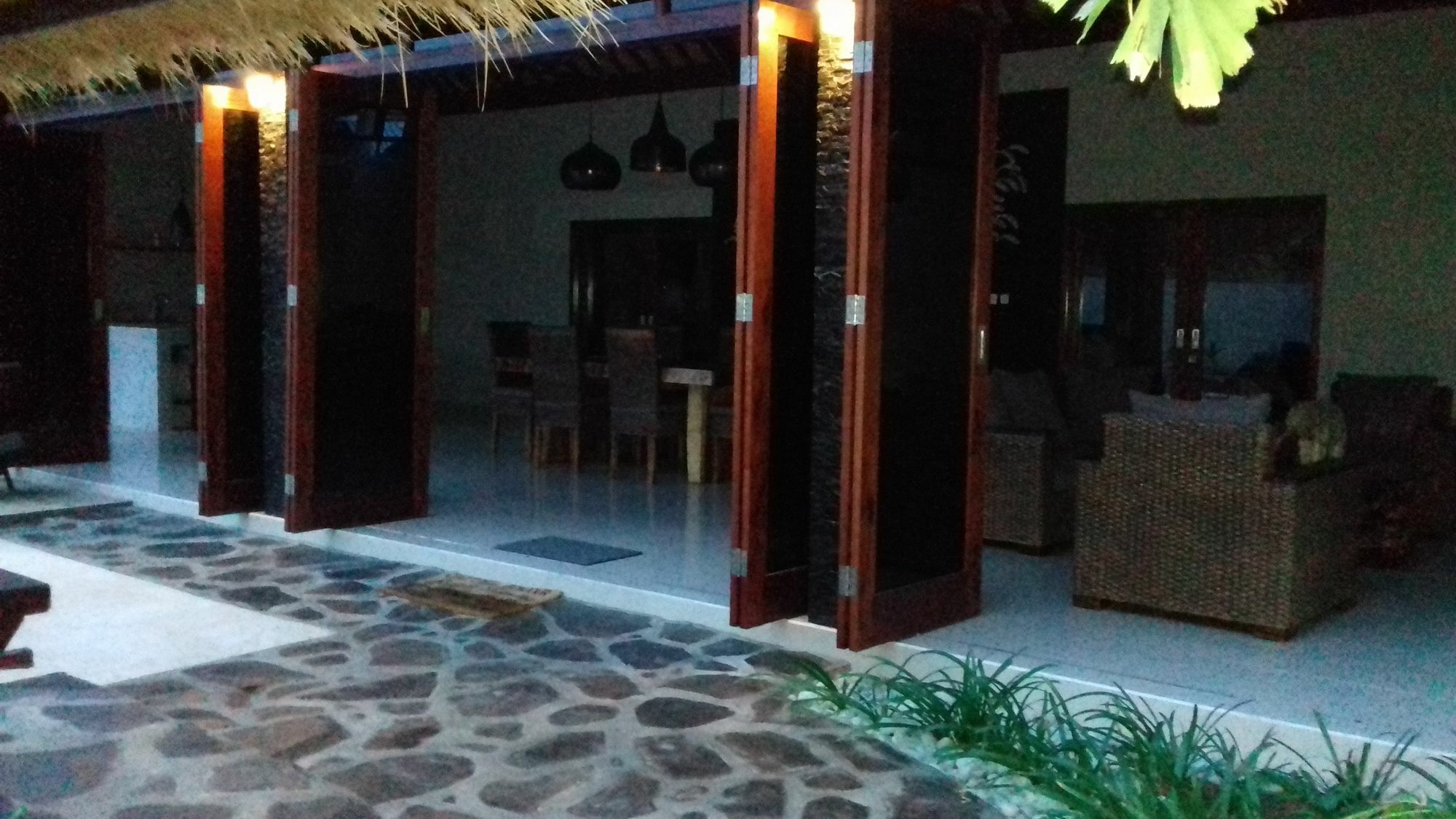 Gili Palms Villas กีลีตราวางัน ภายนอก รูปภาพ